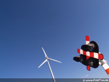 Windmolen en spooroverweg