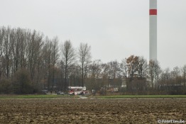 Windmolen in aanbouw tolt en maakt schurend geluid in Zelzate